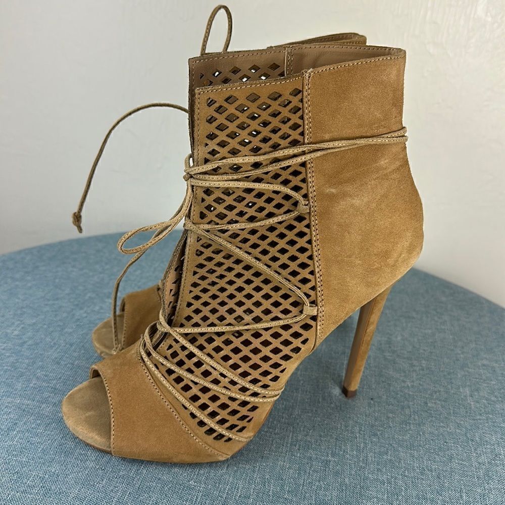 Steve Madden Maddye Sand Suede Peep Toe High Heel Booties Size 9M